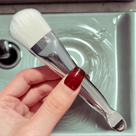 Double-ended face mask brush with scoop for easy application